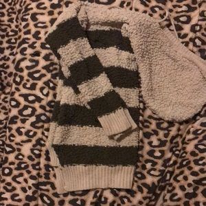 Green / cream popcorn sweater